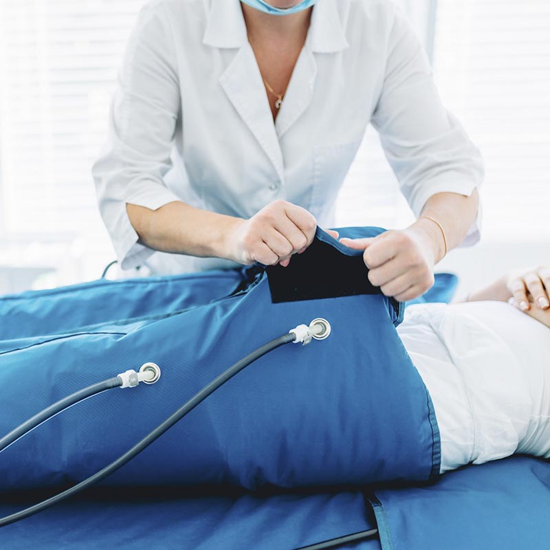 Mujer en presoterapia